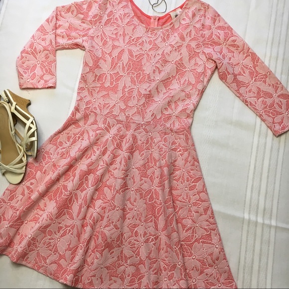 Francesca's Collections Dresses & Skirts - Francesca’s Floral Pink Scoop Neck Dress, sz M